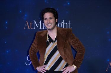 Fan se acerca a Diego Boneta creyendo que es Luis Miguel y todo queda grabado