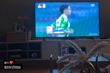 Julián Quiñones apoyó a Fidalgo en su debut con el Betis