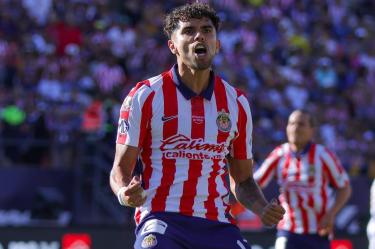 Chivas celebra el buen momento de Ricardo Marín, es el mejor mexicano de la Liga MX