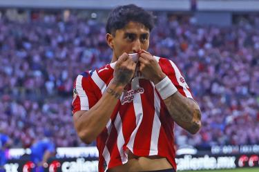Omar Govea confiesa que se ha enamorado de Chivas