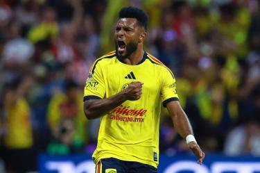 Miguel Borja celebra su gol de 'chilena' ante Chivas en el Clásico Nacional del Apertura 2026.