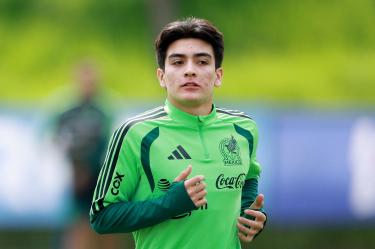 Un comentarista español considera que Gilberto Mora todavía no está listo para ser titular indiscutible en las potencias europeas y necesita continuidad para completar su formación.