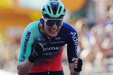El francés Paul Seixas, del equipo Decathlon, ganó su primer Monumento