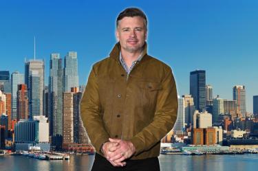 Tom Welling de ‘Smallville’ publica foto y su reflejo en la ventana lo delata