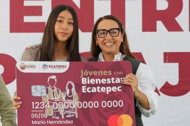 La presidenta municipal Azucena Cisneros Coss reconoció que ir desde Ecatepec a la universidad es complicado, debido a la distancia que tienen que recorrer