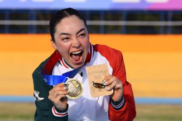 Yareli Acevedo por el comité olímpico mexicano.