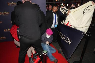 Seguridad interviene en la gala de Harry Potter tras protesta contra J.K. Rowling