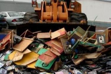 También fueron eliminados maletas, mochilas, insignias apócrifas de la Guardia Nacional, entre otros.