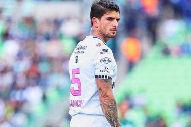 Santiago Homenchenko es baja de Querétaro por lesión