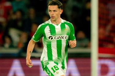 Fidalgo vuelve a quedarse en la banca en la victoria del Betis en Champions