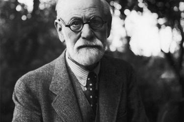 En la medianoche del 23 de septiembre de 1939, Sigmund Freud recibió una dosis letal de morfina, solicitada por él.