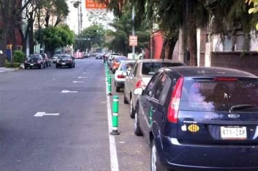 La ciclovía de la calle Adolfo Prieto generó el descontento de los vecinos. Foto @rafagaceves