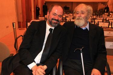 En días pasados, Luis Villoro acompañó a su hijo, el escritor Juan Villoro en la ceremonia de su ingreso al Colegio Nacional. 