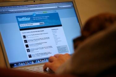Un reporte indica que muchos usuarios se registran en Twitter pero pocos tuitean de manera frecuente. FOTO: Reuters