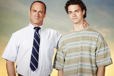 Christopher Meloni interpreta en la serie Surviving Jack a Jack Dunlevy, un estricto oncólogo, exmilitar y padre de familia de tiempo completo. 