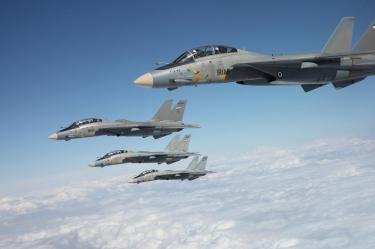 Teherán posicionó tropas junto a su frontera con Iraq y amenazó con atacar a rebeldes vía aérea si se acercan a menos de 100 kilómetros de distancia de suelo iraní. FOTO: Especial