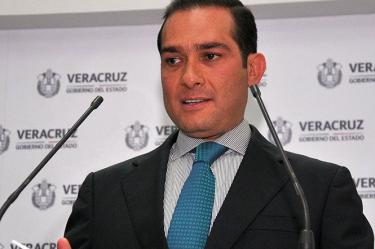 El procurador general de Justicia de Veracruz, Luis Ángel Bravo Contreras