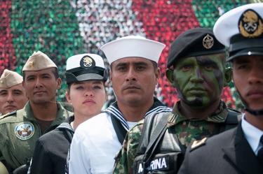Un almirante de la Marina encabezará la columna del desfile militar