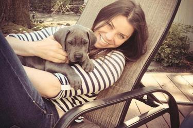 Brittany Maynard, de 29 años,  dice que dentro de ella no hay célula alguna que sea suicida, pero para evitar hacer sufrir a los suyos, ya eligió la fecha para dejar de existir. FOTO: Especial