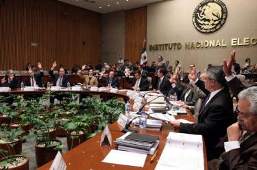 Aprobó nombramientos de las Unidades de Vinculación con los OPLEs, la Unidad de lo Contencioso y de los nuevos directores de Administración y, Prerrogativas y Partidos Políticos.