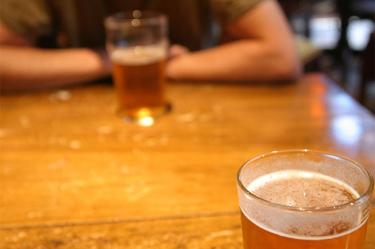 Ser un gran bebedor no es sinónimo de alcohólico, así señala una encuesta realizada entre 138 mil 100 adultos.
