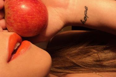 Una investigación detalla que los labios voluminosos y grandes son más atractivos para los varones, ya que sugiere sensualidad.