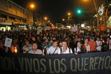 Los familiares ingresaron a la Procuraduría para sostener un encuentro con Murillo Karam. El diálogo había sido suspendido desde el 17 de diciembre.