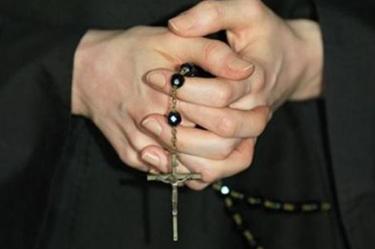 La religiosa, de origen sudamericano, ingresó al hospital, pero al ser dada de alta ya era madre; se quedará con el bebé.