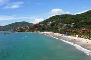 Fueron localizadas tres personas en una habitación de un hotel en Zihuatanejo, se presume que se quitaron la vida por la muerte de dos familiares.