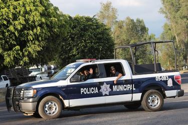 La Policía Municipal de Michoacán acudió al tiradero de Penjamillo para recoger el cadáver