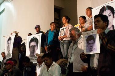 Los familiares de los normalistas desaparecidos emprenden este lunes una caravana por 43 ciudades de Estados Unidos