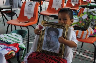 La Comisión Interamericana de Derechos Humanos (CIDH) instó hoy al Gobierno mexicano a continuar con la búsqueda de los 43 estudiantes que desaparecieron hace casi seis meses en Iguala, Guerrero, y a que el caso sea tratado como una "desaparición forzada".