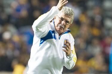 140 mil 200 pesos deberá pagar ‘Tuca’, además de los dos partidos de suspensión que terminará de pagar en esta jornada (Mexsport)