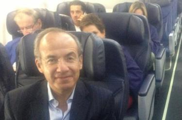 Los exmandatarios Felipe Calderón Hinojosa y Vicente Fox se reencontraron en un vuelo que abordaron en Miami con destino a México