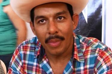 Renato Tronco Gómez, diputado local independiente en Veracruz por el Distrito 30, busca dobles de él