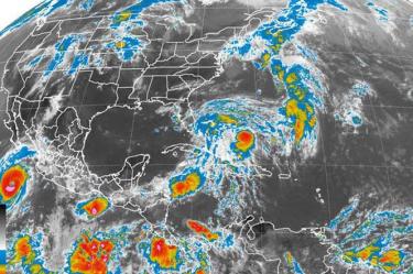El fenómeno climático se ubica a 490 kilómetros al suroeste de Cabo Corrientes, Jalisco, y 580 kilómetros al sur de Cabo San Lucas, Baja California Sur.