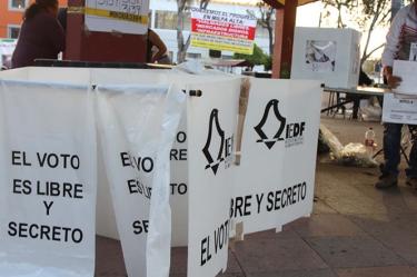 Los votantes podrán conocer su sección y distrito electoral, así como la ubicación de su casilla y las distintas áreas de atención del IEDF. Foto Cuartoscuro/Archivo