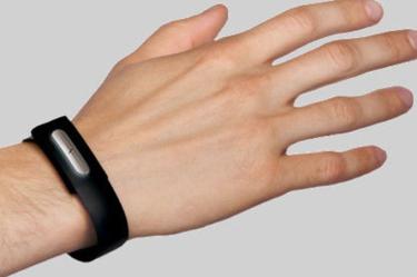 Una vez que esta pulsera inteligente sea colocada en la muñeca del usuario, registrará la onda del latido, que no es lo mismo que la frecuencia cardíaca. Foto Especial