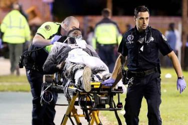 Al menos 16 personas lesionadas sería el saldo en principio de una balacera durante una fiesta en un parque del barrio Upper Ninth Ward (Foto: AP)