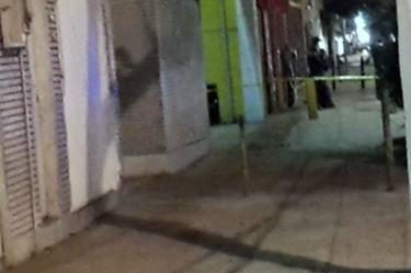 Elementos de la SSPDF acordonaron la zona del homicidio registrado en la colonia Nativitas. Foto Mauricio Hernández
