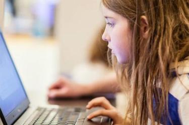 Facebook se asoció con los doctores Marc Brackett y Robin Stern del Yale Center for Emotional Intelligence para ofrecer recursos y herramientas que permitan enfrentar los comportamientos de acoso y sus consecuencias. Foto: Archivo