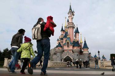 Arrestan a un hombre armado en Disneyland París