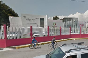 Personal del albergue temporal del DIF Estado de México (DIFEM) no descarta que la menor haya escapado.