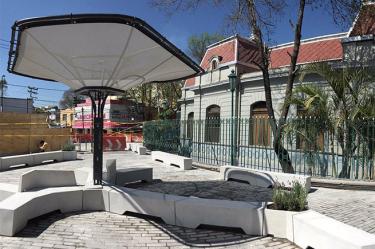 La Sala Urbana Digital se encuentra frente a la sede del Instituto de la Juventud del DF (InjuveDF).