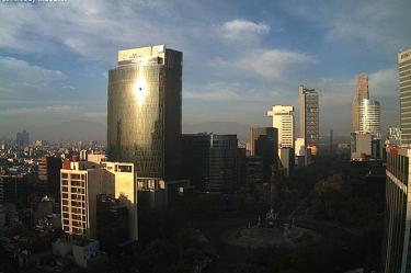 Mañana de domingo seminublada en la zona céntrica de la Ciudad de México