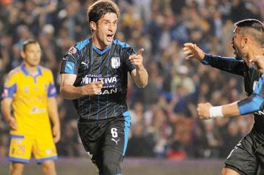 Juan Forlín, el hombre que ofrece seguridad en la zaga de Gallos. Foto: Mexsport