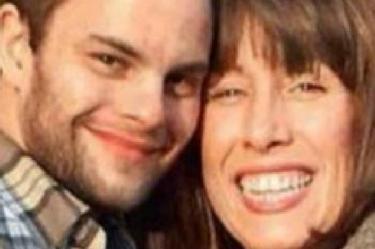 Madre e hijo se reencontraron más de 30 años después y ahora están enamorados