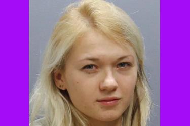 Marina Lonina, de 18 años, y su coacusado Raymond Gates, de 29 años, fueron acusados de violación, secuestro, agresión sexual y promover un asunto sexual que involucró a una menor de edad