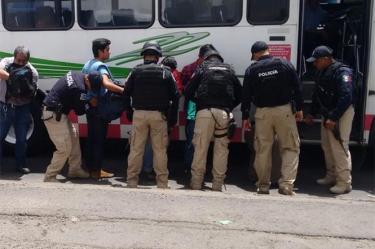 Relatos indican que las víctimas son subidas a las patrullas y los policías de Naucalpan les dicen que se trata de una secuestro.