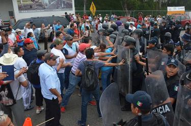 Bloqueo de maestros de la CNTE en Tabasco (Foto: Cuartoscuro)